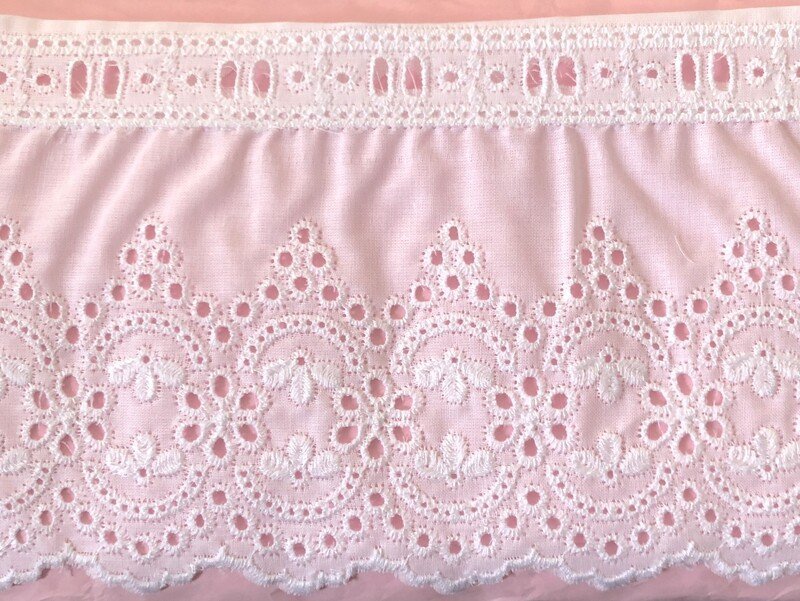 Ricamo Sangallo con passanastro 100% cotone Bianco - art.44351